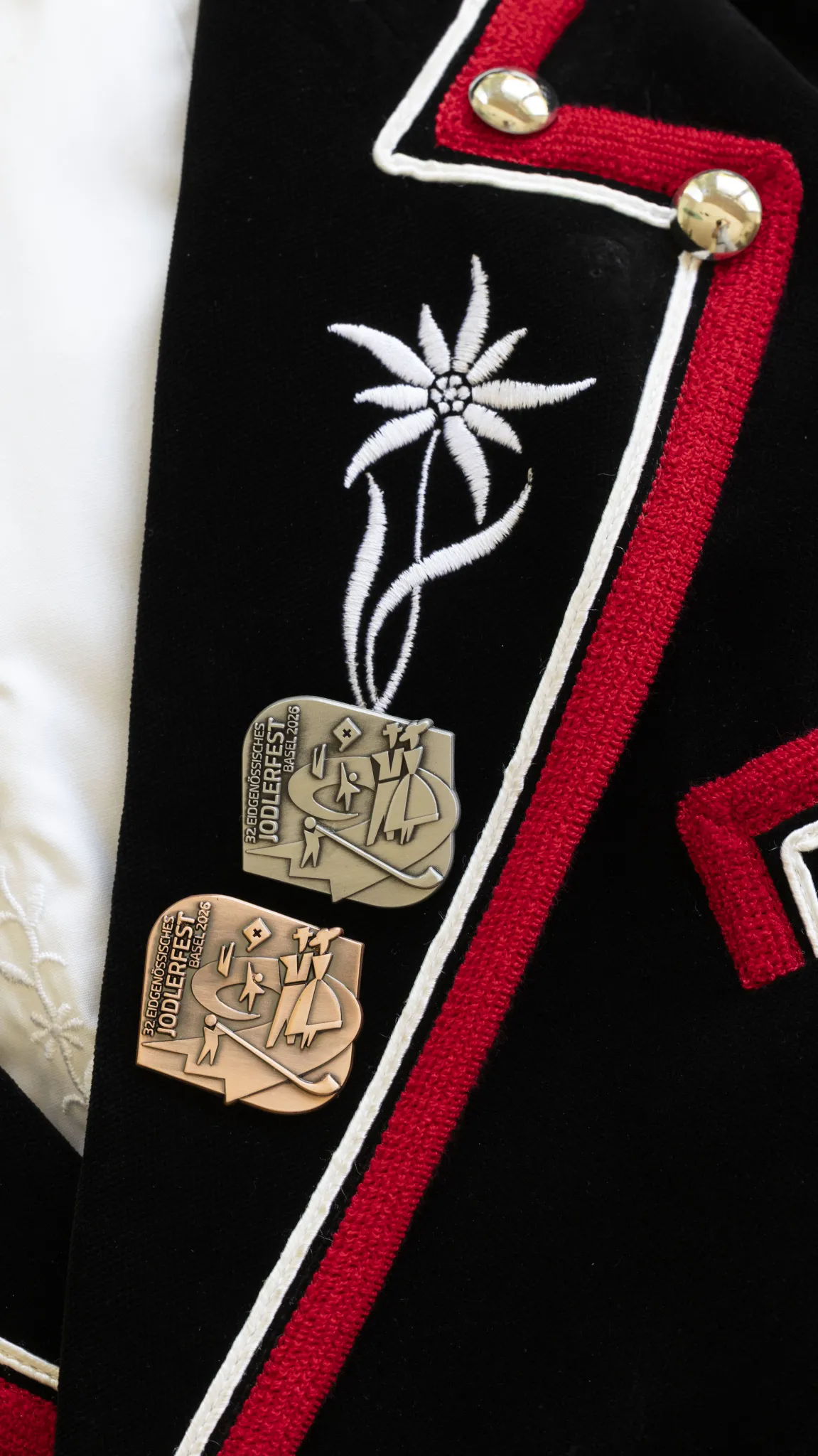 Eidg Jodlerfest Basel 2026 Festabzeichen Hochformat Foto Peter Wehrli